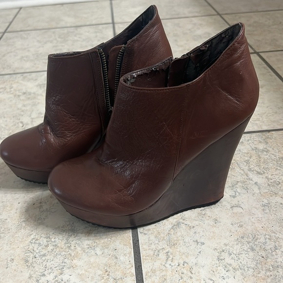 Aldo Wedge Heel Brown Booties, size 9 - Picture 4 of 16